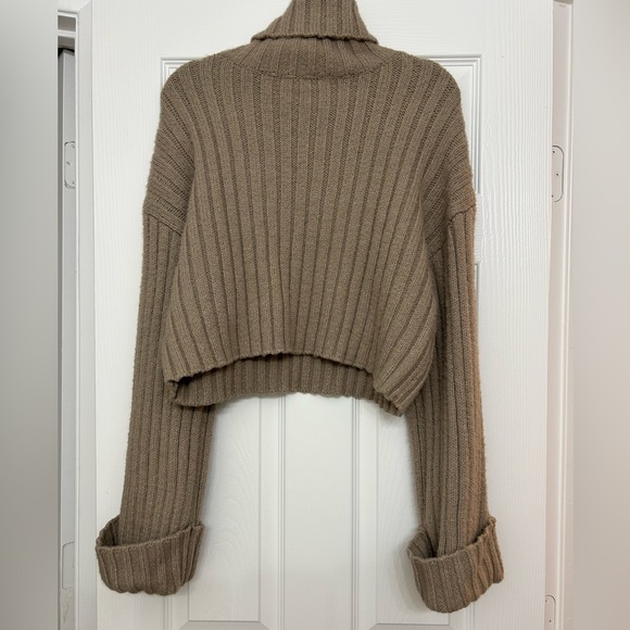 Pretty little thing turtle neck knit shirt - Picture 2 of 4